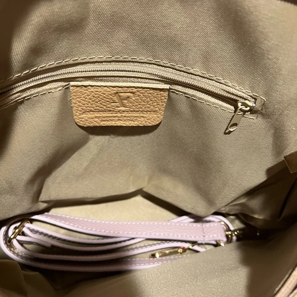 Antonella Ferrante Made in Italy lilac Crossbody Hobo Purse